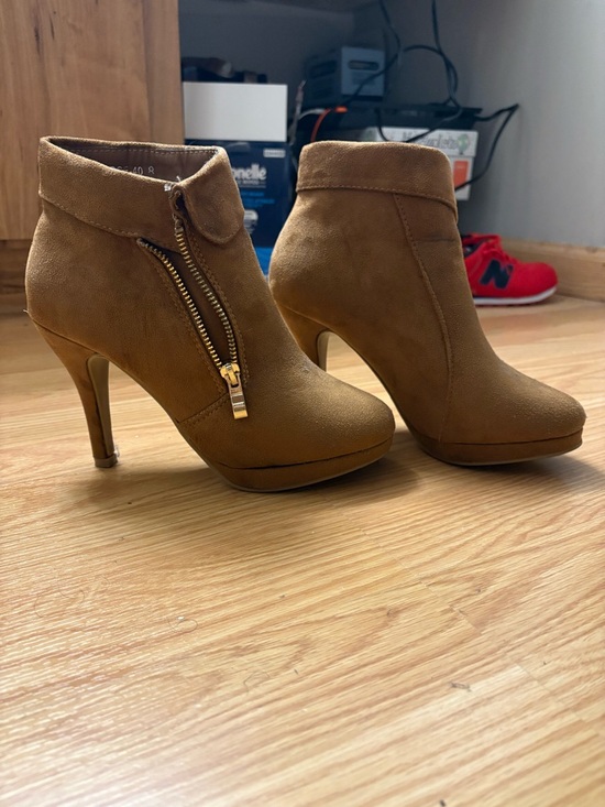 Shoes - Women's Tan Suede High-Heel Ankle Boots with Side Zipper